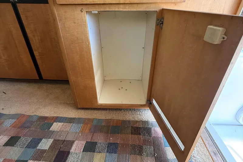 Slide: The Image of Luhrs Tournament 360 Convertible 2000 - 74