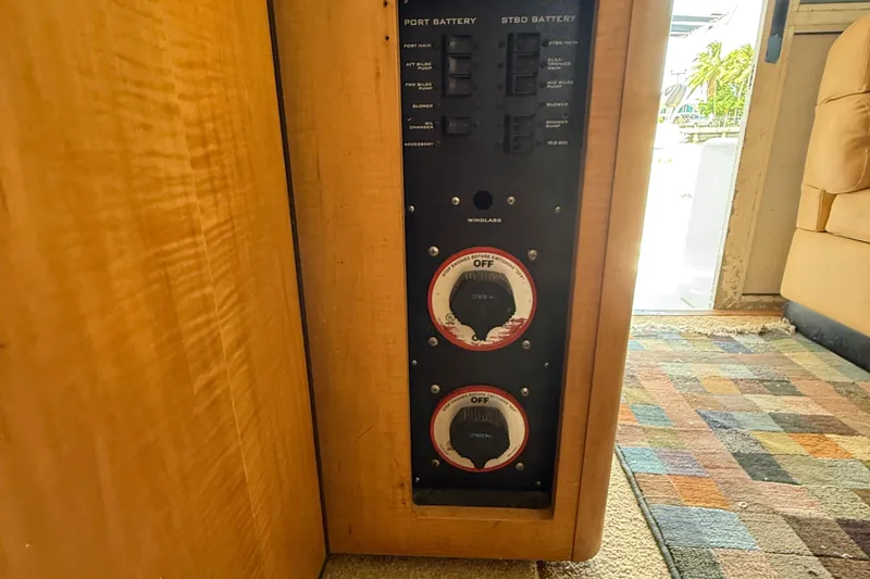 Slide: The Image of Luhrs Tournament 360 Convertible 2000 - 89