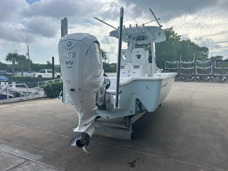 Slide: The Image of 2023 Sportsman Masters 267OE Bay Boat with Yamaha 425 V8 engine on display. - 18