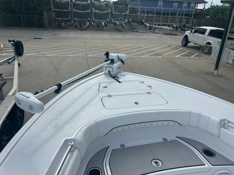 Slide: The Image of 2023 Sportsman Masters 267OE Bay Boat with trolling motor at a marina. - 34