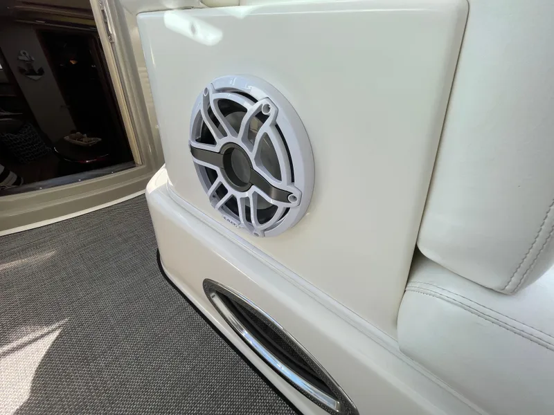 Slide: The Image of Speaker on 2006 Sea Ray 44 Sundancer yacht, featuring white upholstery and carpeted flooring. - 31