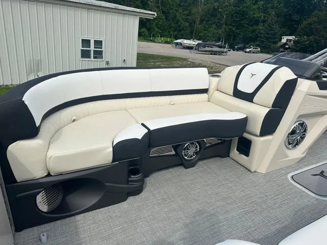 Slide: The Image of Tahoe 2585 Cascade QL 2025 - 12