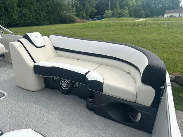 Slide: The Image of Tahoe 2585 Cascade QL 2025 - 13