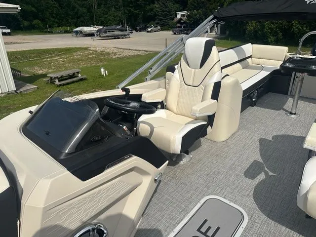 Slide: The Image of Tahoe 2585 Cascade QL 2025 - 16