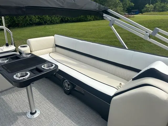 Slide: The Image of Tahoe 2585 Cascade QL 2025 - 19