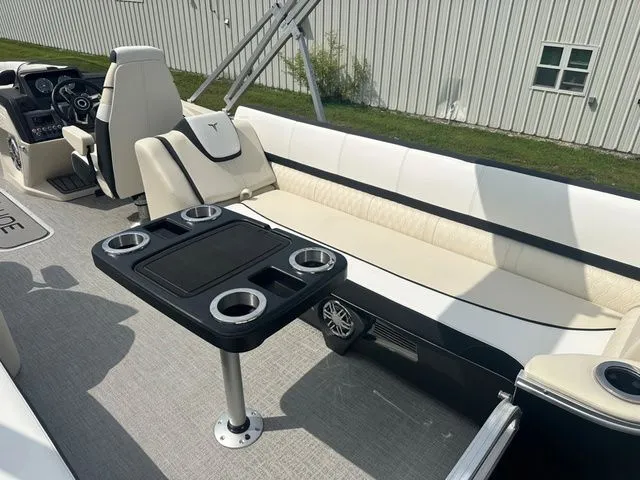 Slide: The Image of Tahoe 2585 Cascade QL 2025 - 28