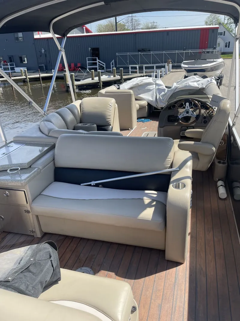 Slide: The Image of Manitou Encore 25 2014 - 3