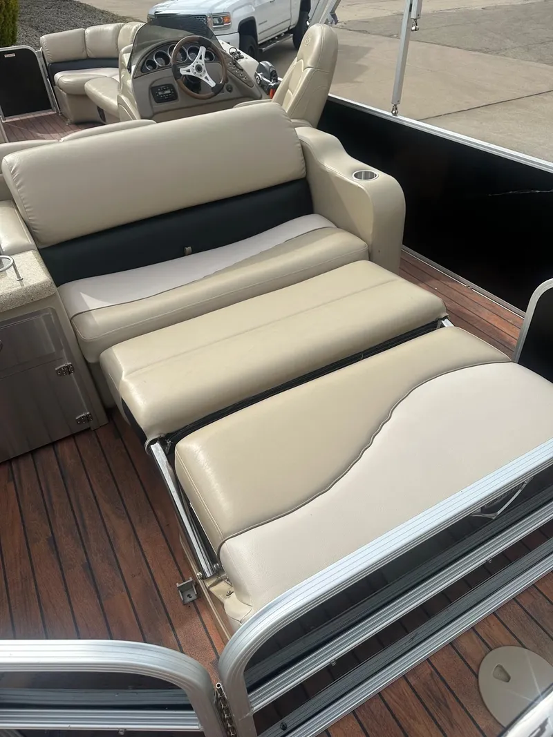 Slide: The Image of Manitou Encore 25 2014 - 8