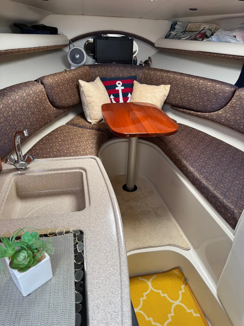 Slide: The Image of Four Winns 268 Vista 2005 - 17