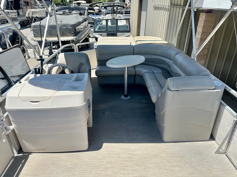 Slide: The Image of Harris Cruiser 220 2002 - 11