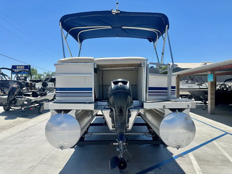 Slide: The Image of Harris Cruiser 220 2002 - 4