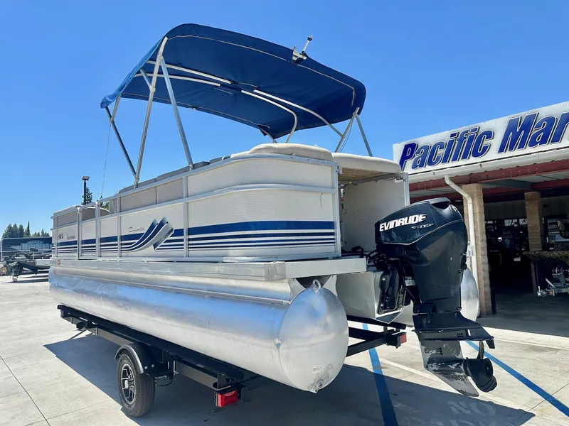 Slide: The Image of Harris Cruiser 220 2002 - 5