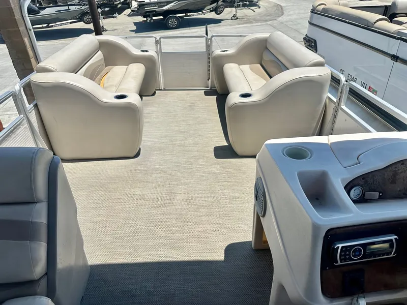 Slide: The Image of Harris Cruiser 220 2002 - 7