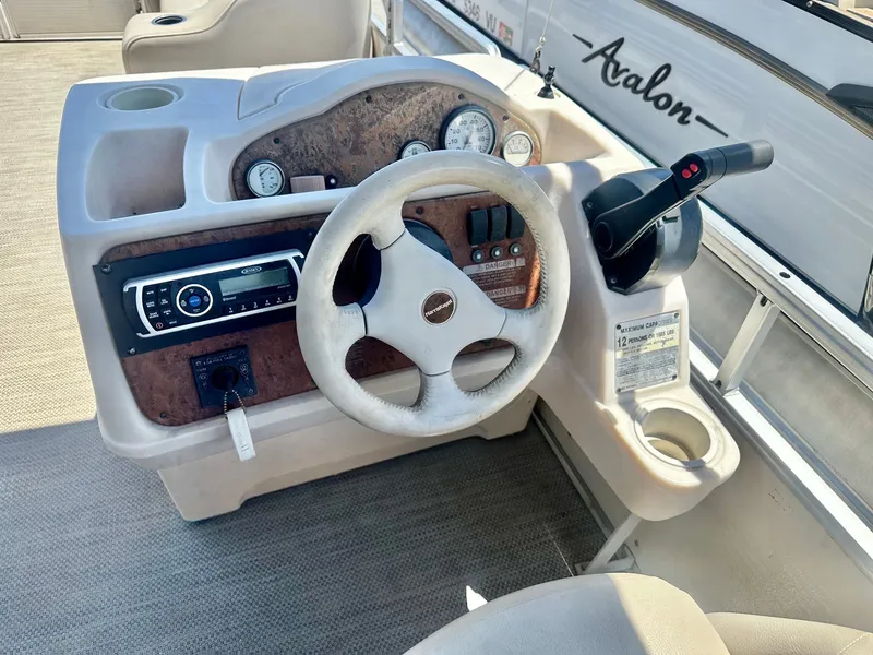 Slide: The Image of Harris Cruiser 220 2002 - 8