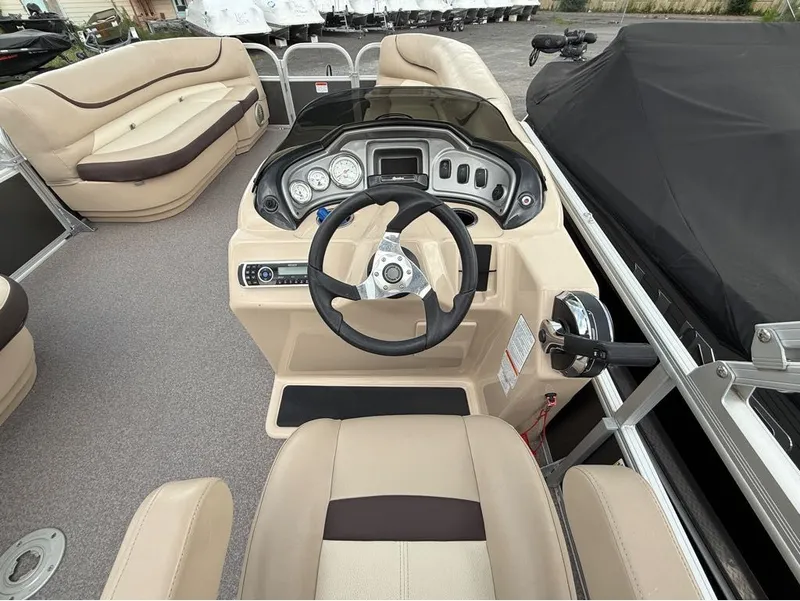 Slide: The Image of Sun Tracker Party Barge 20 DLX 2016 - 12