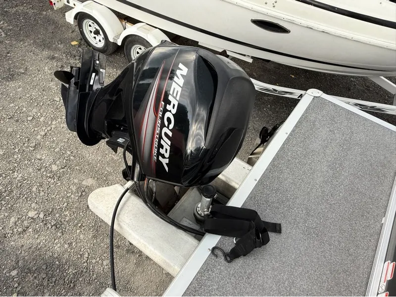 Slide: The Image of Sun Tracker Party Barge 20 DLX 2016 - 3