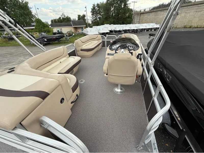 Slide: The Image of Sun Tracker Party Barge 20 DLX 2016 - 6