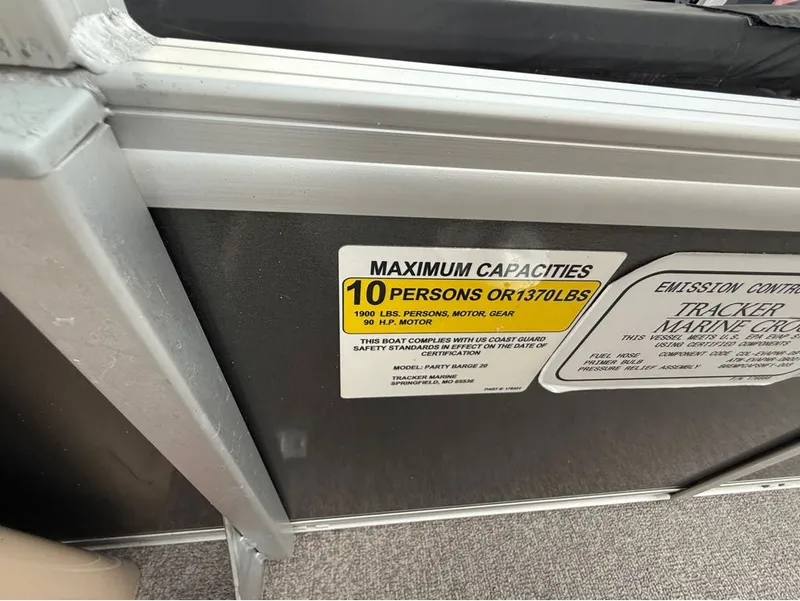 Slide: The Image of Sun Tracker Party Barge 20 DLX 2016 - 9