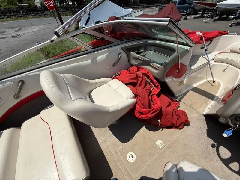 Slide: The Image of Crownline Boats 192 BR 2000 - 18