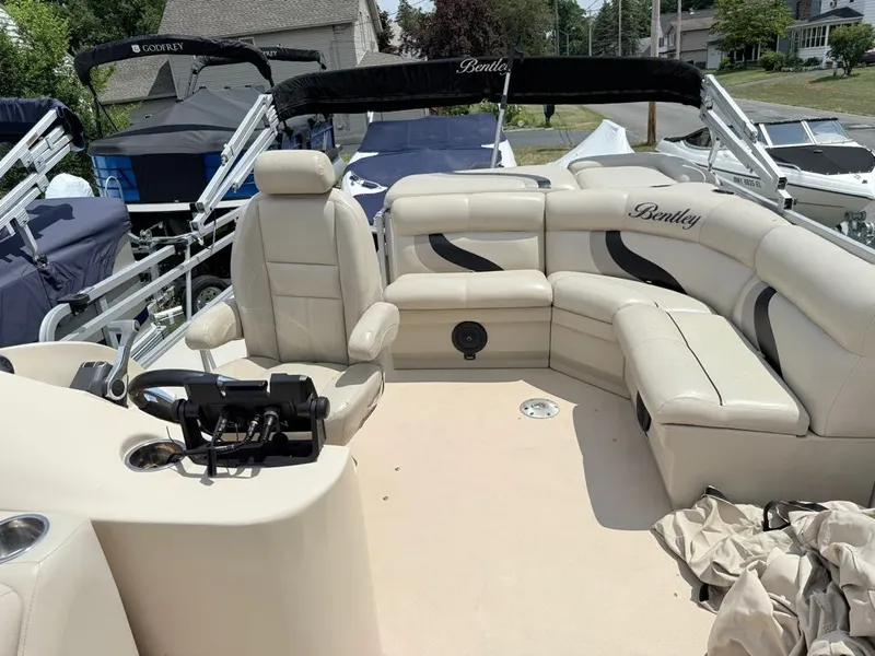 Slide: The Image of Bentley Pontoons Cruise 240 2014 - 3