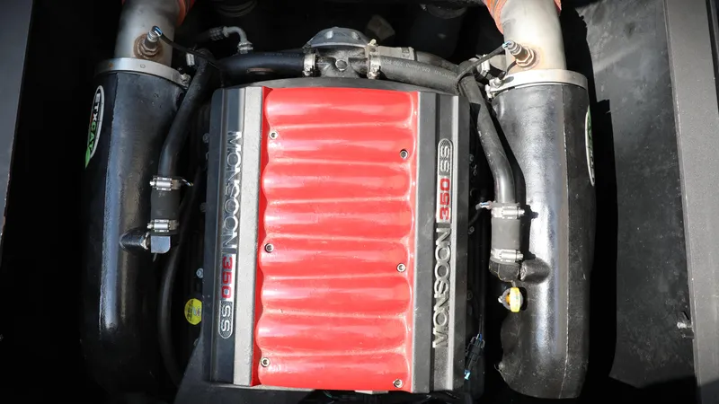 Slide: The Image of 2013 Malibu Wakesetter 20 VTX Monsoon 350 SS engine, top view. - 6