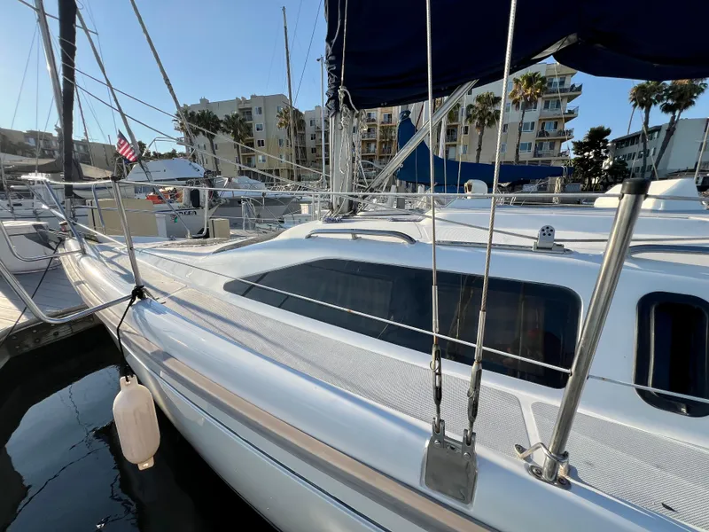 Slide: The Image of 1995 Hunter 29.5 sailboat docked at marina, featuring sleek design and modern rigging. - 18
