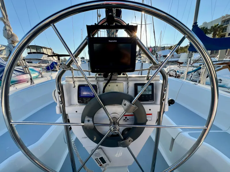 Slide: The Image of Steering wheel and navigation equipment on a 1995 Hunter 29.5 sailboat in a marina. - 22