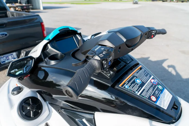 Slide: The Image of 2024 Yamaha WaveRunner FX Cruiser HO Audio, close-up of handlebars and controls. - 7