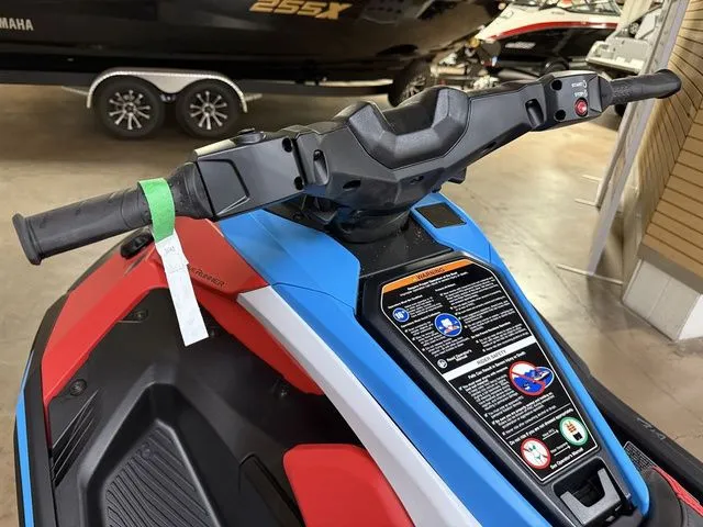 Slide: The Image of Yamaha JetBlaster DLX 2-Up 2025 - 4