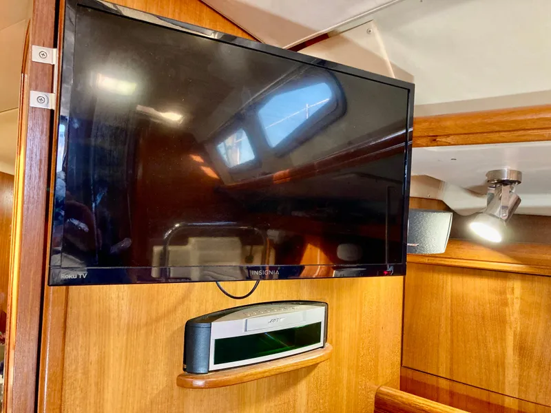 Slide: The Image of Flat-screen TV and Bose speaker in 2005 Hunter 41 AC yacht interior. - 24
