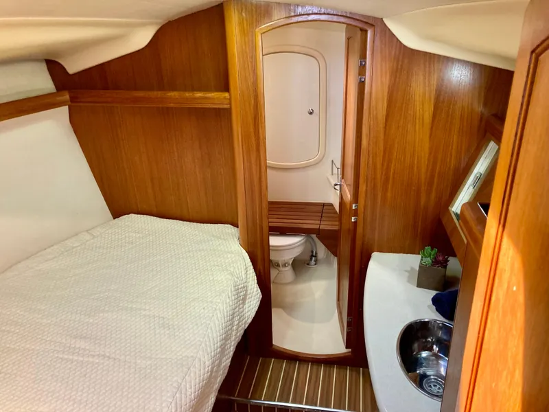 Slide: The Image of Interior of 2005 Hunter 41 AC yacht with cozy cabin and compact bathroom. - 36