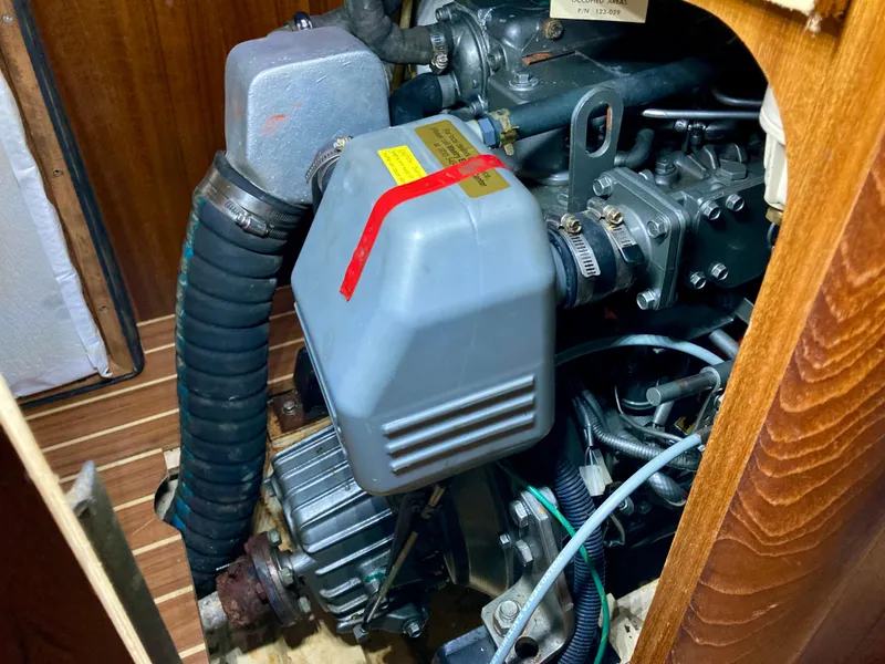 Slide: The Image of Hunter 41 Aft Cockpit 2005 - 51