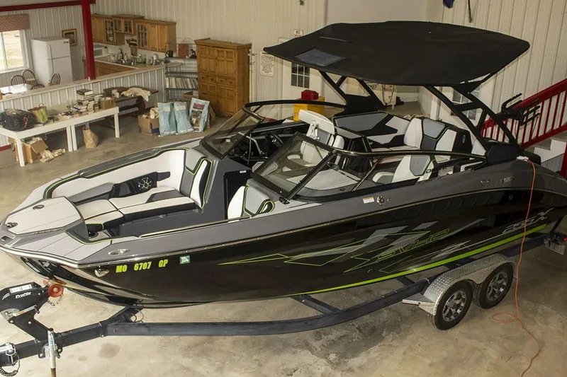 Slide: The Image of Luxury seating in 2021 Yamaha Boats 255XD, featuring modern design and comfort. - 18