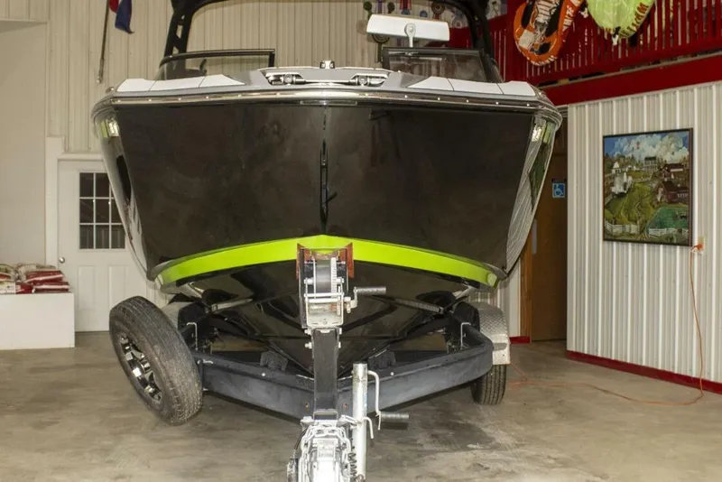 Slide: The Image of Luxury captain's seat in 2021 Yamaha Boats 255XD, featuring sleek design and premium materials. - 20