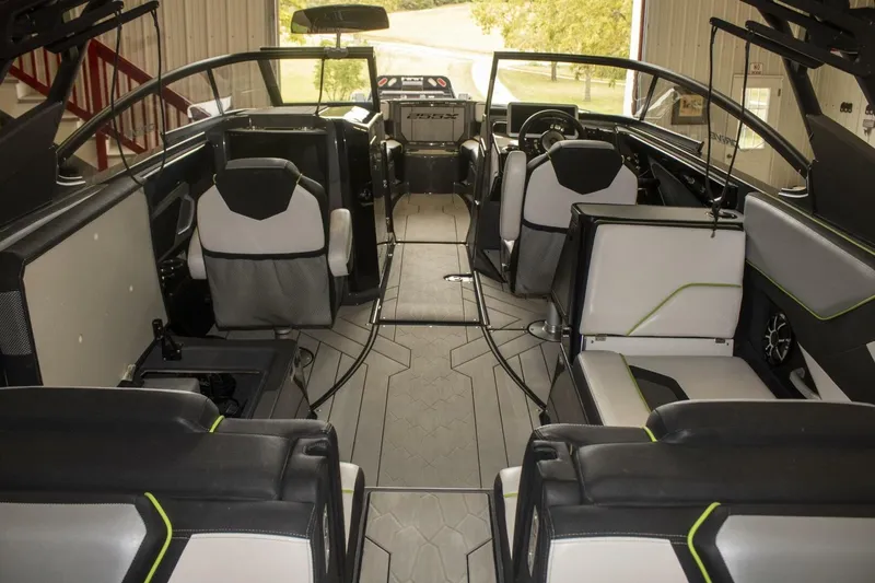 Slide: The Image of Battery compartment of 2021 Yamaha Boats 255XD with NOCO Genius GEN5X2 charger. - 31