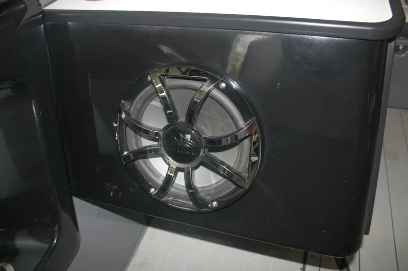 Slide: The Image of Yamaha Boats 2021 255XD capacity label: 12 persons or 2200 lbs, safety compliance details. - 55