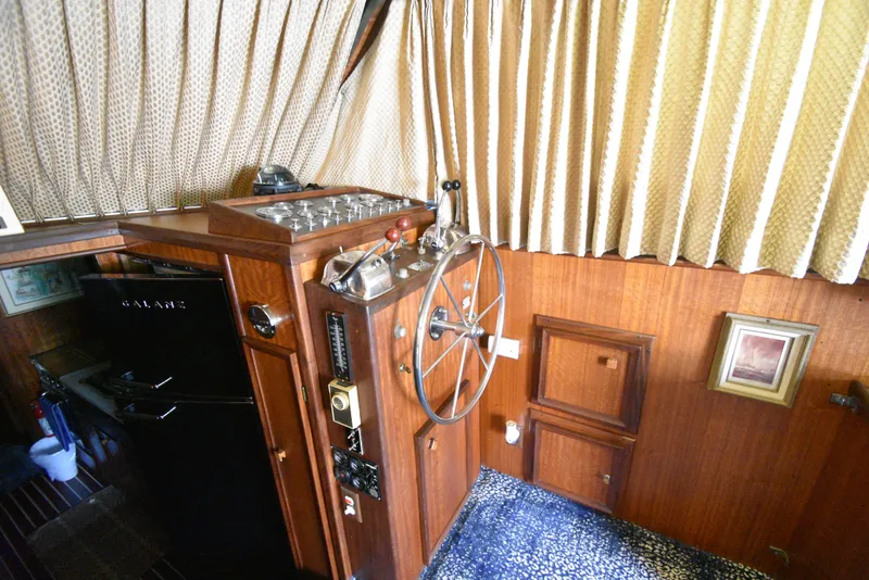 Slide: The Image of Hatteras Convertible 1972 - 13