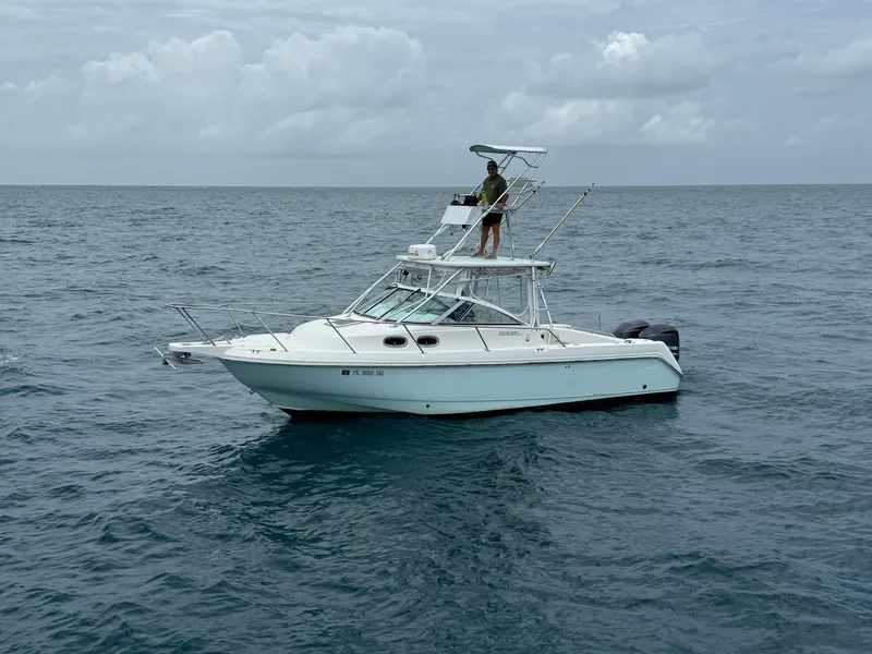 Slide: The Image of Boston Whaler 28 Conquest 2000 on open sea. - 0