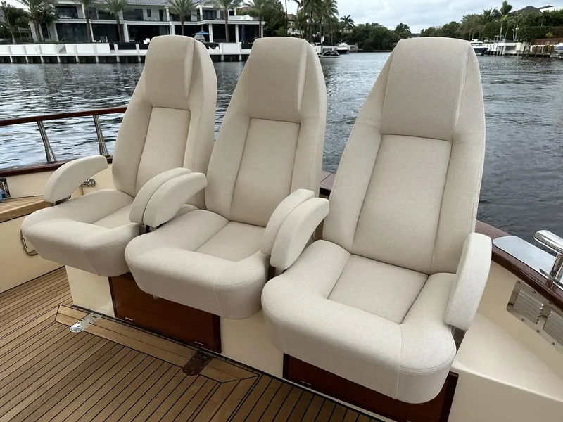Slide: The Image of Three beige captain's chairs on a 2023 Fratelli Aprea Sorrento Cabinatto 32 boat. - 19