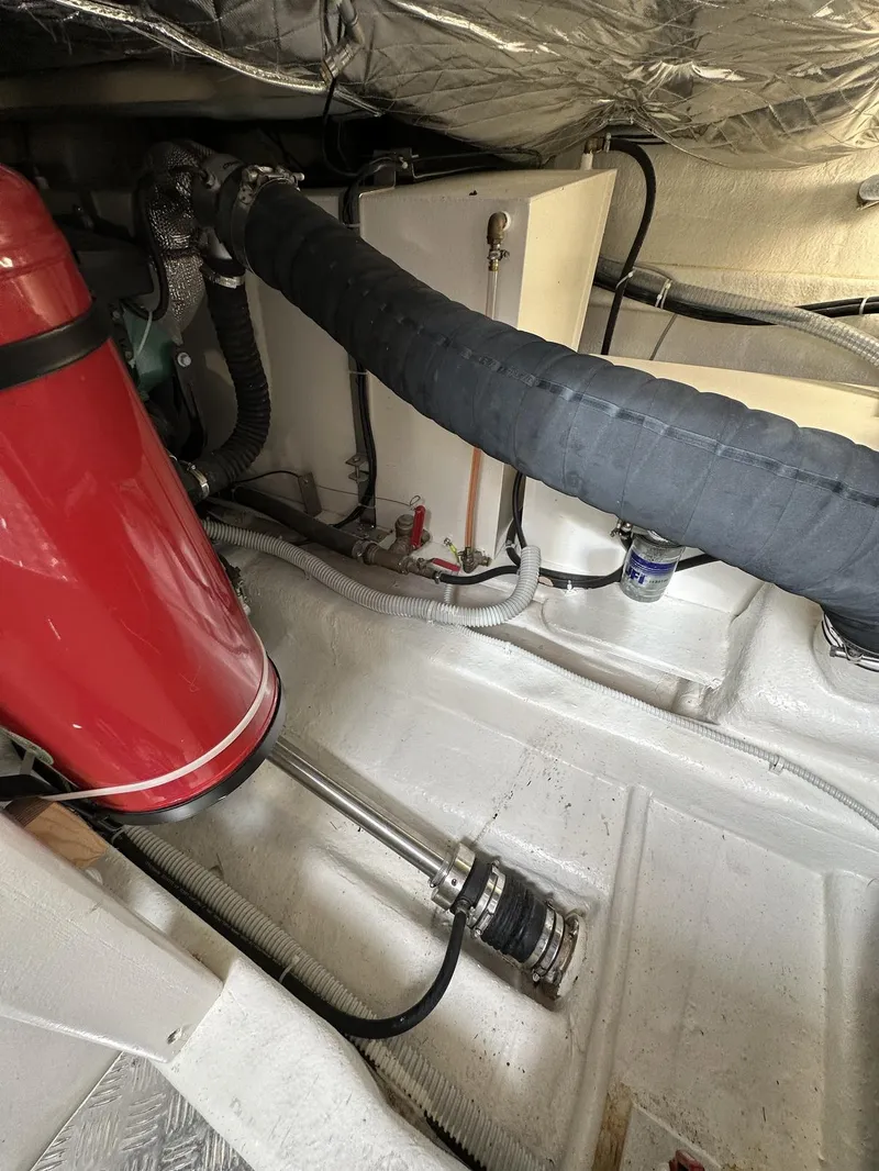 Slide: The Image of Engine compartment of a 2023 Fratelli Aprea Sorrento Cabinatto 32 boat. - 40