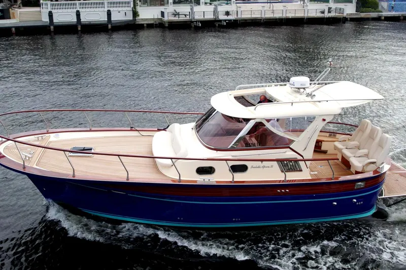 Slide: The Image of 2023 Fratelli Aprea Sorrento Cabinatto 32 cruising on water. - 9