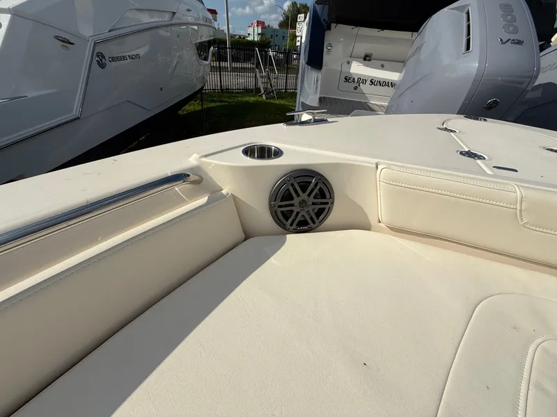 Slide: The Image of Grady-White 281 Coastal Explorer 2026 - 11