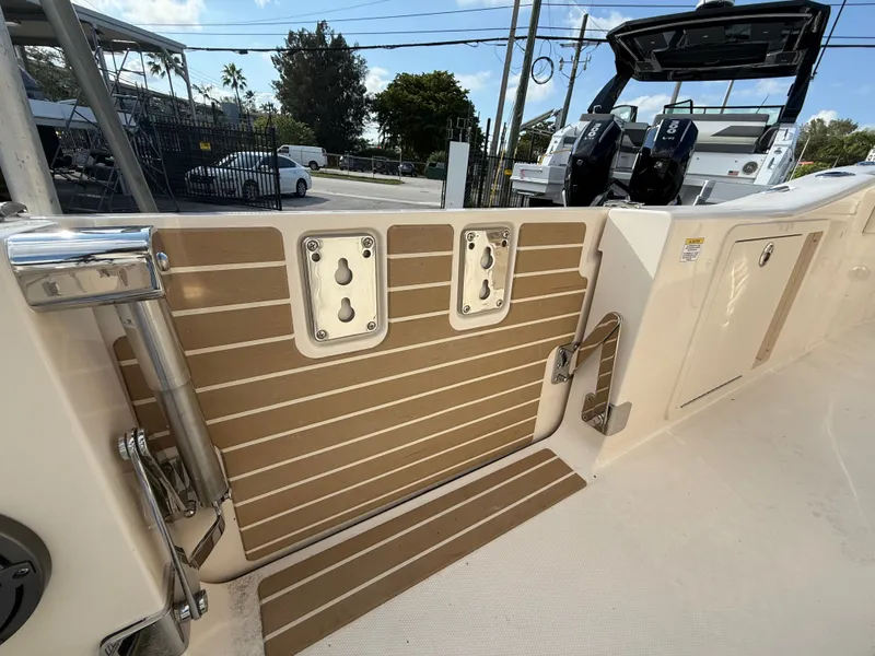 Slide: The Image of Grady-White 281 Coastal Explorer 2026 - 15