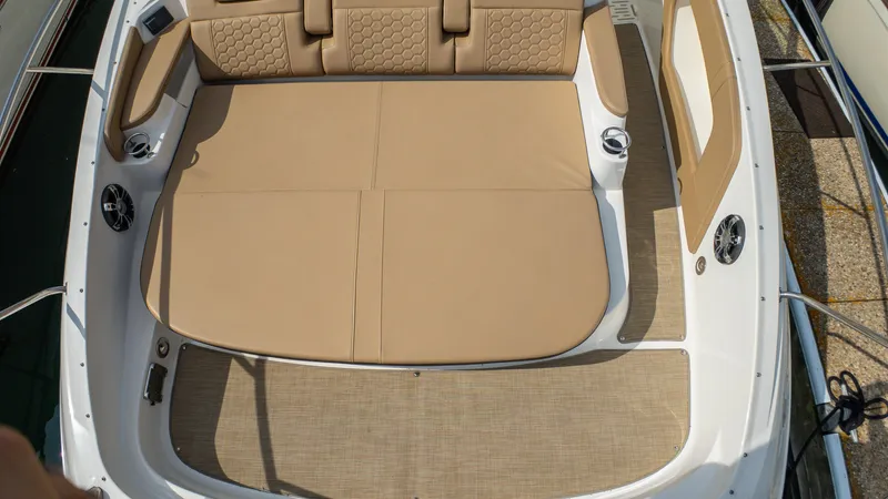 Slide: The Image of Sea Ray Sundancer 320 2019 - 51