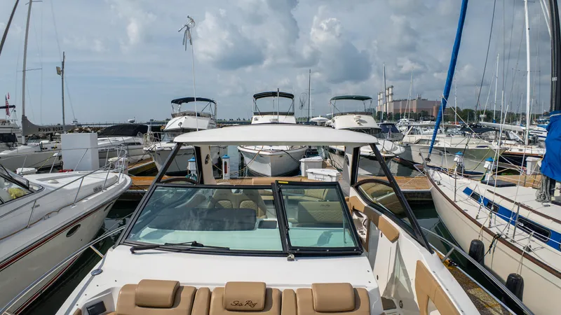 Slide: The Image of Sea Ray Sundancer 320 2019 - 53