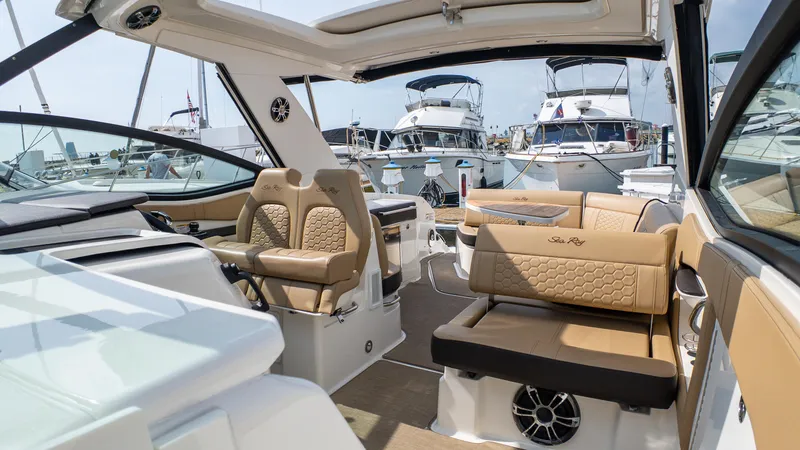 Slide: The Image of Sea Ray Sundancer 320 2019 - 55