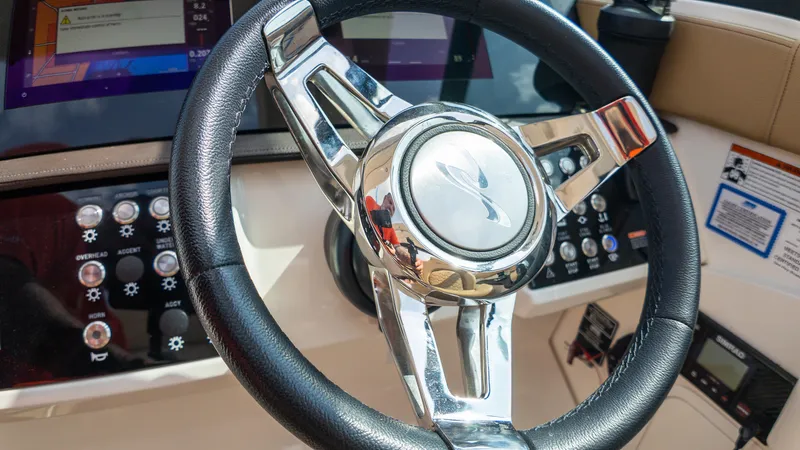 Slide: The Image of Sea Ray Sundancer 320 2019 - 60