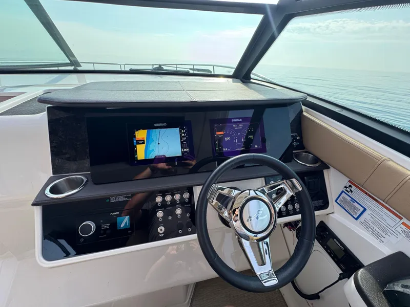 Slide: The Image of Sea Ray Sundancer 320 2019 - 64