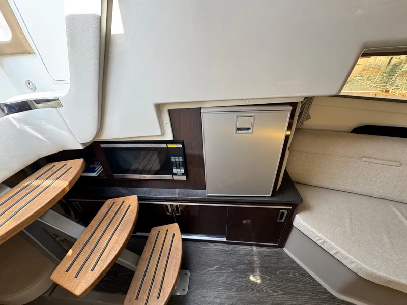 Slide: The Image of Sea Ray Sundancer 320 2019 - 76