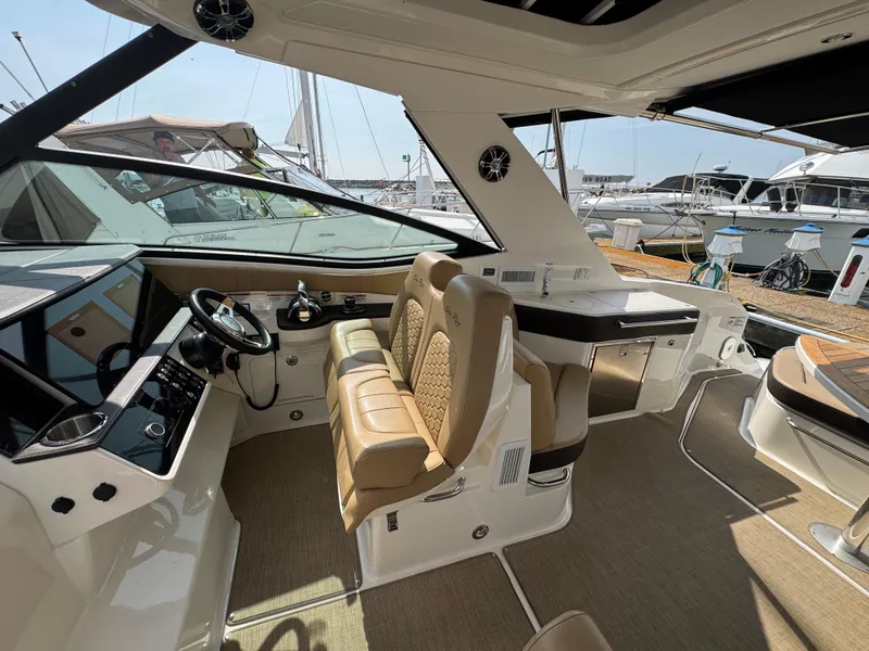 Slide: The Image of Sea Ray Sundancer 320 2019 - 80
